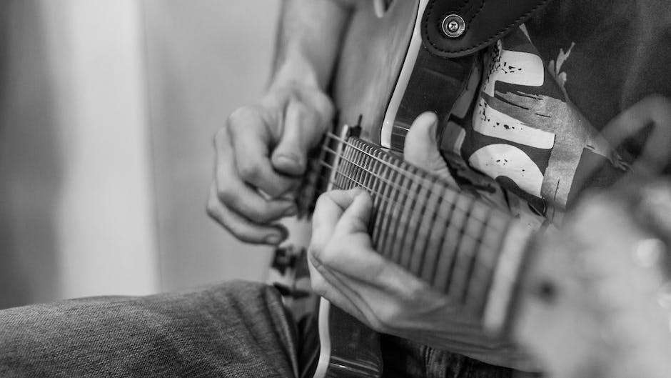 Image of guitar tips and techniques for all players