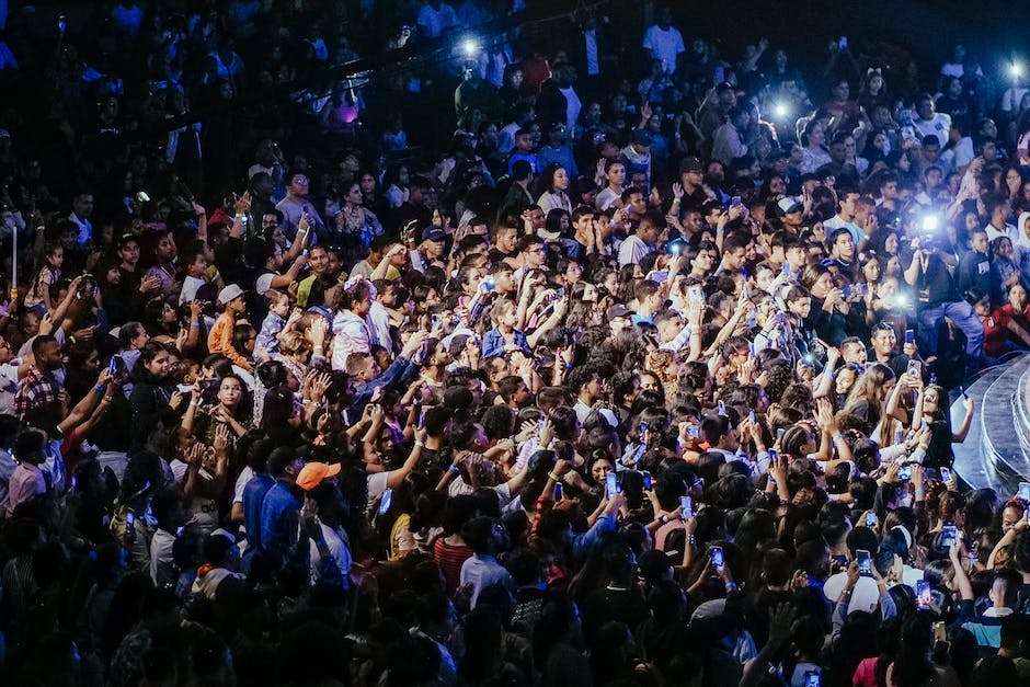 Image describing different music genres and their use of minor chords, highlighting their emotional impact and diverse soundscapes.