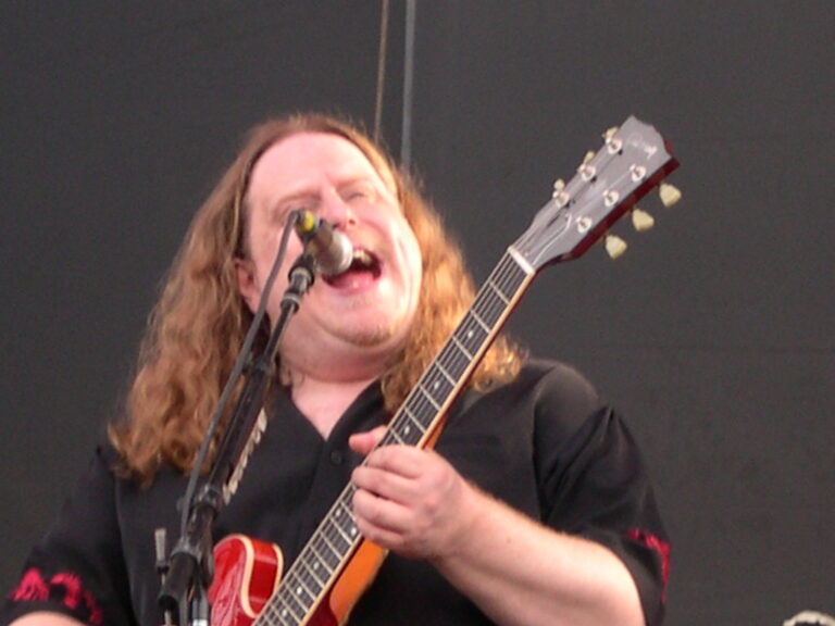 Why Warren Haynes is a Guitar Legend You Need to Know