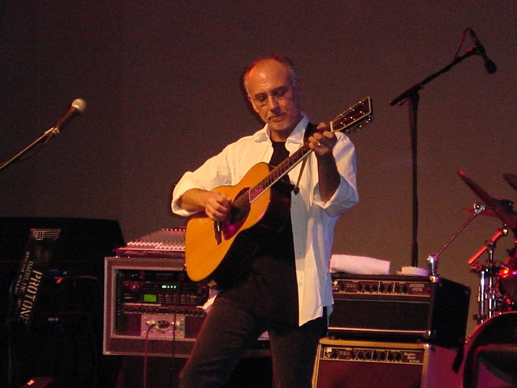 Larry Carlton: The Legendary "Mr. 335"