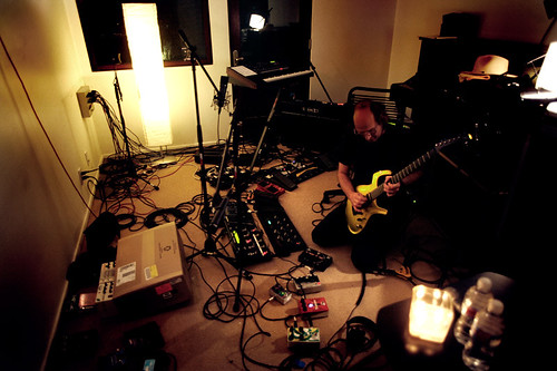 His pedalboard is his laboratory. He is inextricably linked with the DigiTech Whammy pedal for its pitch-shifting chaos and was an early pioneer of effects like the Foxx Tone Machine octave fuzz and infinite looping with devices like the Electro-Harmonix 16 Second Digital Delay. He doesn't just use effects; he plays them.