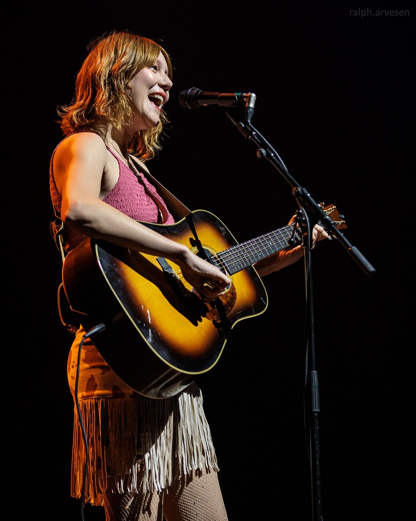Molly Tuttle: The Crosspicking Queen