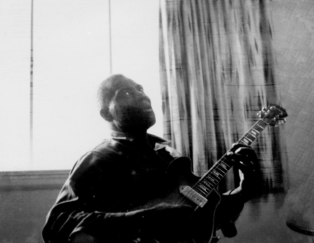 🐺 Howlin' Wolf: The Voice and Guitar of Primal Chicago Blues