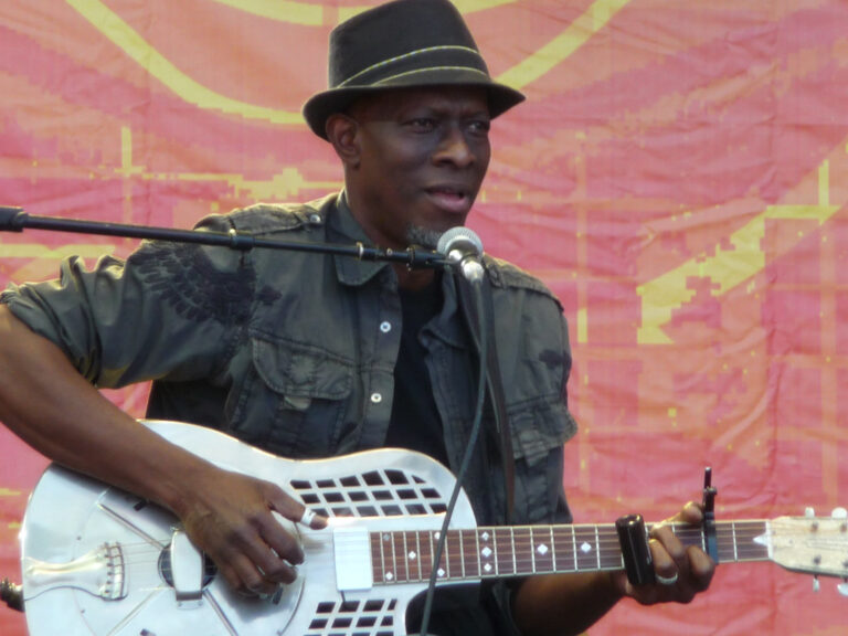 Keb’ Mo’: The Modern Acoustic Blues Master