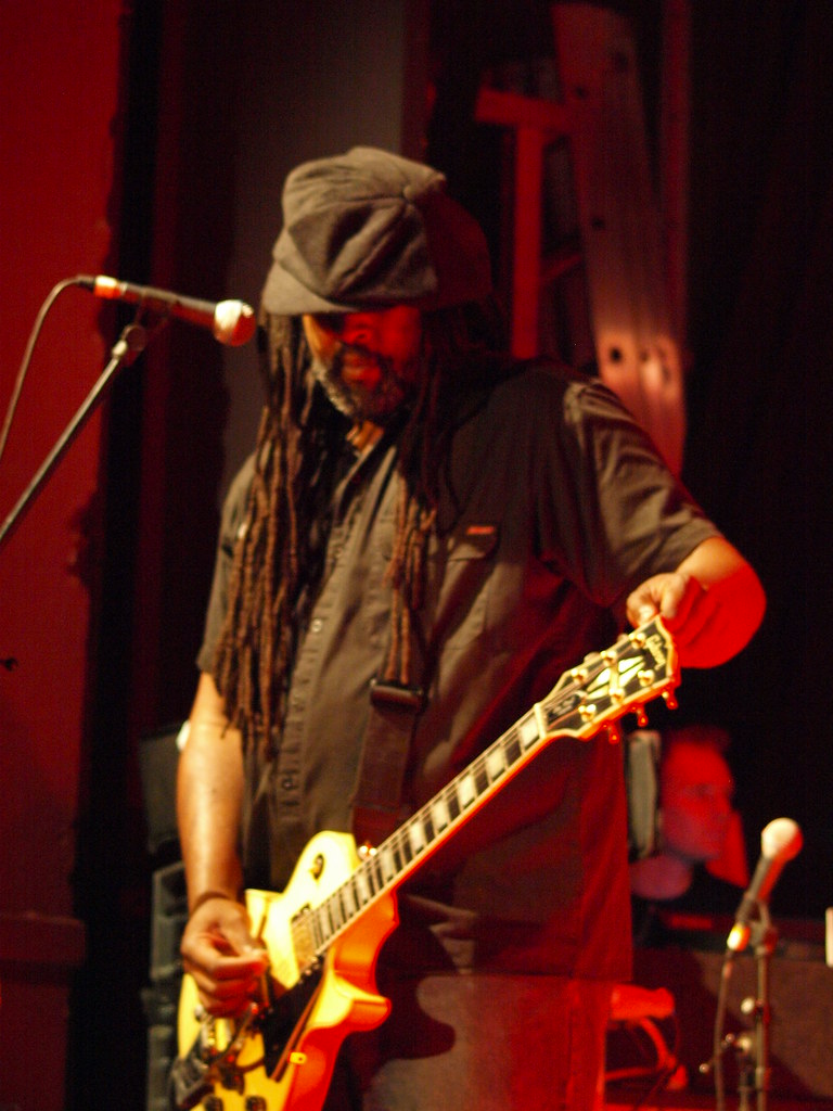 Alvin Youngblood Hart: The Master of the Crossroads