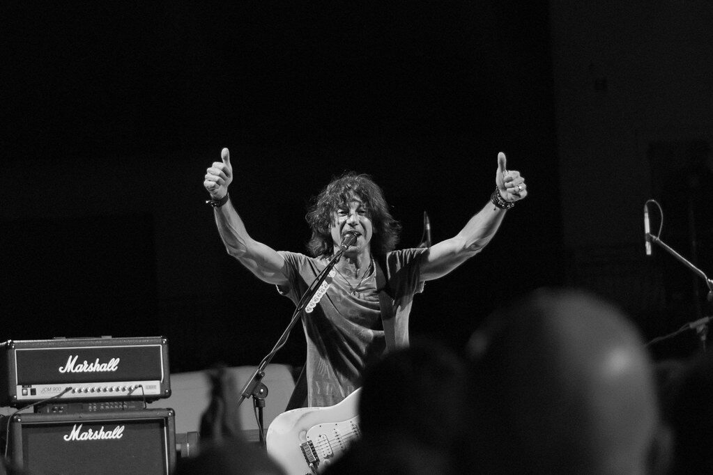 Read more about the article Stef Burns: The Versatile Virtuoso