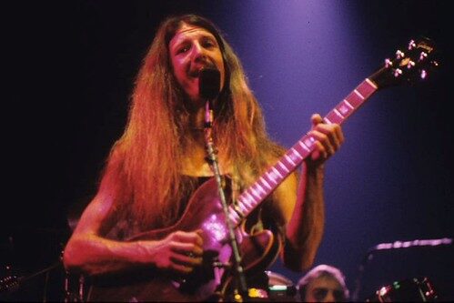 Read more about the article Patrick Simmons: The Fingerstyle Architect of the Doobie Brothers