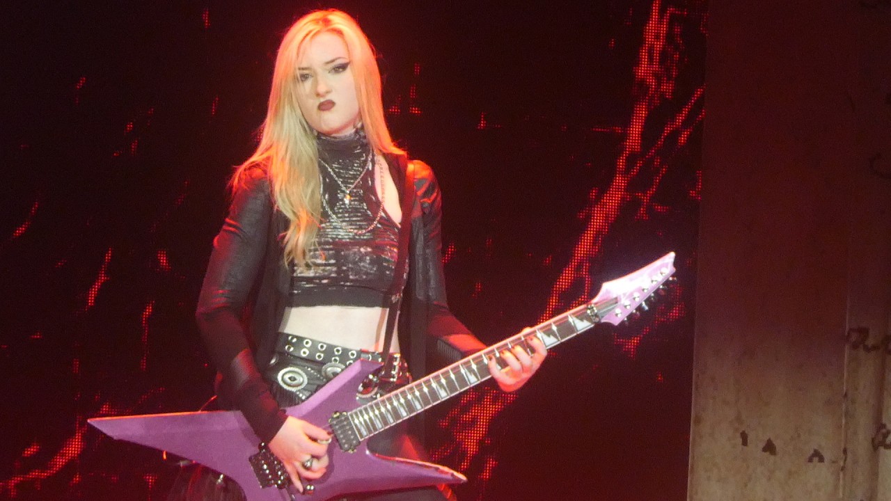 Read more about the article Anna Cara: The Rising Guitar Slinger Shaping Rock’s Next Chapter